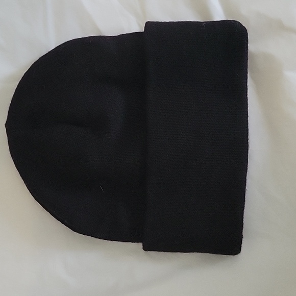 Small Toque mainly for women +Kids - Picture 2 of 2